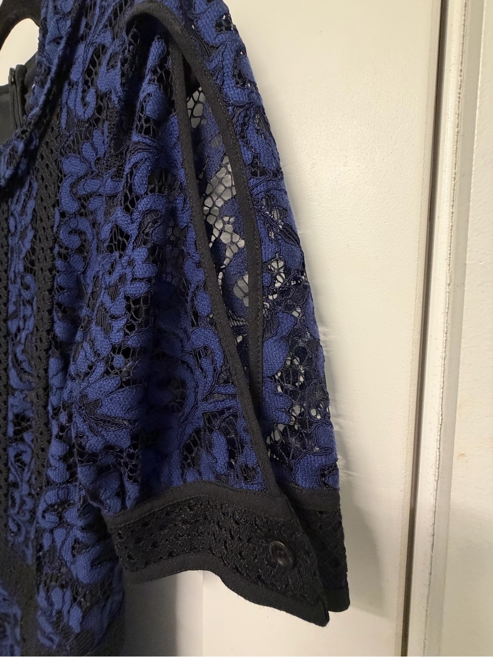 Karen Millen Lace Overlay Dress in Navy and Black - Picture 3 of 6